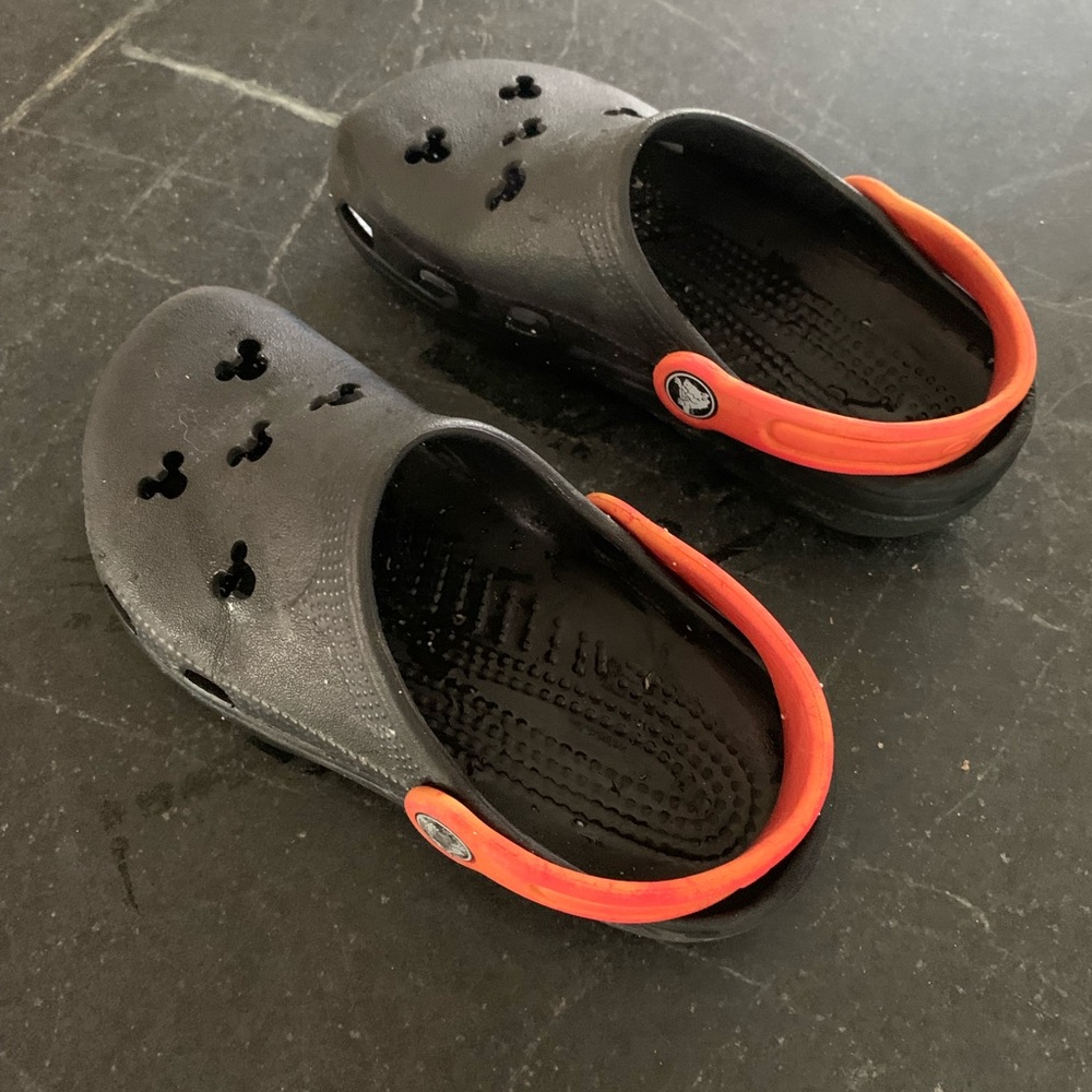 CROCS | Black Mickey Mouse | Kids Unisex Sz 2/4